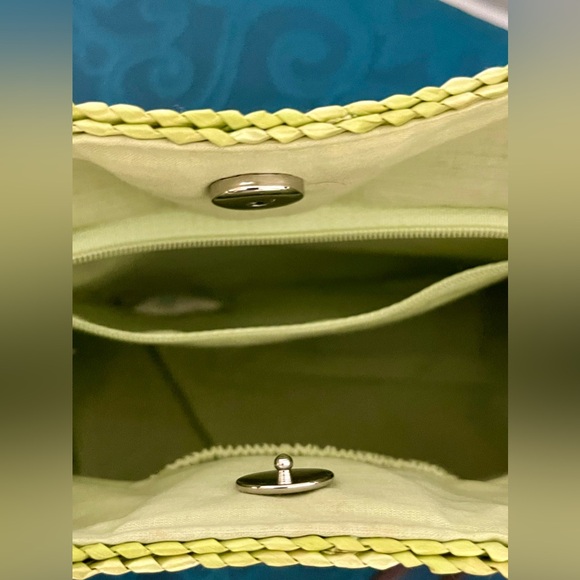 Handwoven Green Purse with Leather Shoulder Handles and Decorative Knobs - Picture 6 of 9